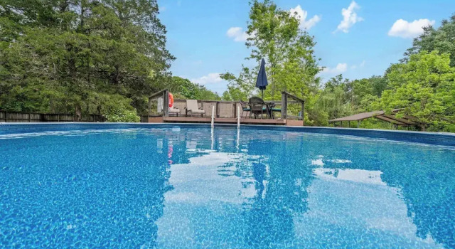 The Cozy Cottage Getaway - Private Pool & Hot Tub, Boek Vakantiehuis Hotels in Missouri met zwembad, Zwembad