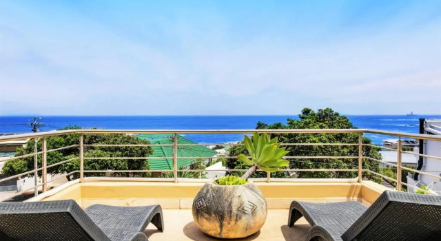 Апартаменты Camps Bay Beach Condo