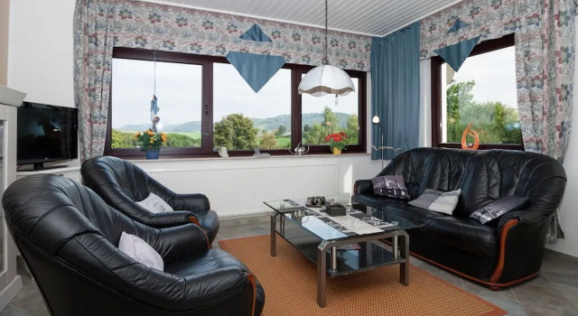 Detached Holiday Home Near the Hennesee with Terrace And Garden