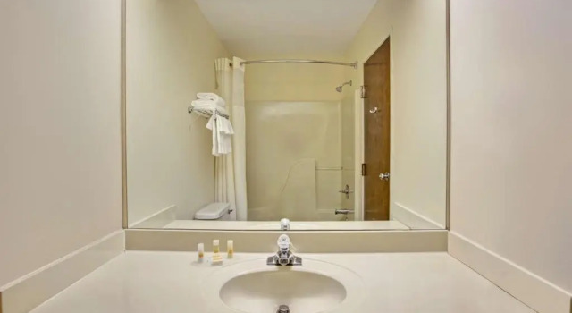Люкс Days Inn & Suites by Wyndham Hickory