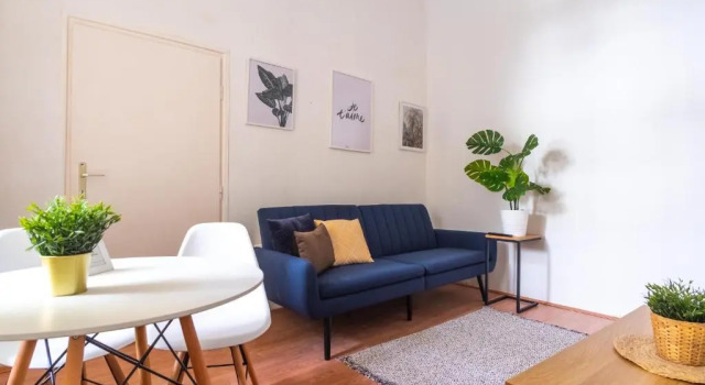 Апартаменты VERY Central 1-BR APT with patio