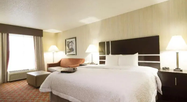 Студия Hampton Inn Marshall