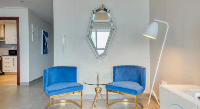 Sophisticated 2BR with Assitant's Room in Amwaj 4 JBR by Deluxe Holiday Homes, Забронировать Отель Дубай Эмират Дубай, рядом с Dubai Marina Yacht Club