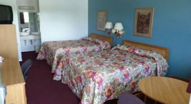 Knights Inn Colby KS, Rezerwuj Hotel Hotele SPA w Colby, w pobliżu Muzeum i Galeria Sztuki Prerii, SPA
