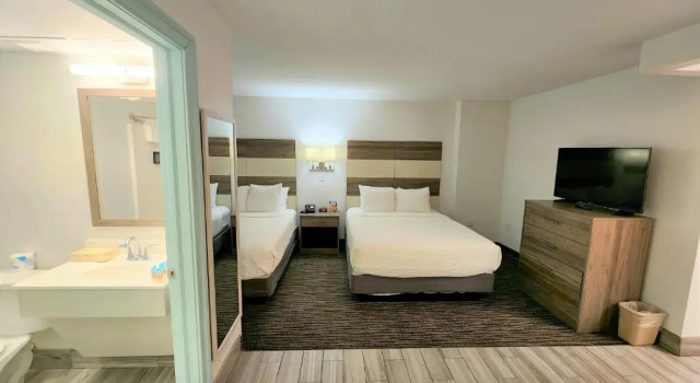 Четырёхместный номер Standard с балконом Monte Carlo Boardwalk / Oceanfront Ocean City