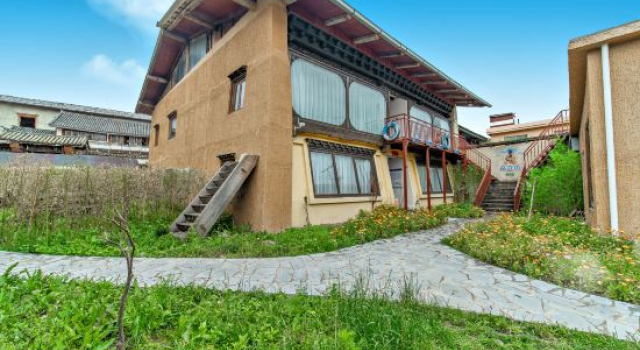 Shangri-La Fanshe Inn (Dukezong Ancient City Branch), Buchen Sie Hotel Hotels in Yunnan mit Parkplatz, Parkplätze
