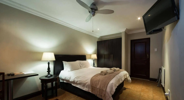 12 On Brecher Guest House, Забронировать Гостевой дом Отели Tshwane с парковкой, Парковка