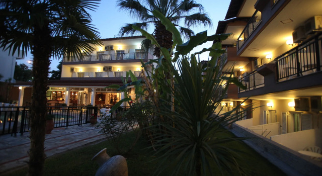 Sarantis Hotel