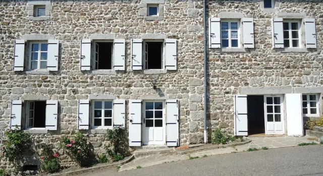 House With 4 Bedrooms in Palladuc, With Wonderful Mountain View and En, Prenota Casa vacanze Hotel a Alvernia con parcheggio, Parcheggio