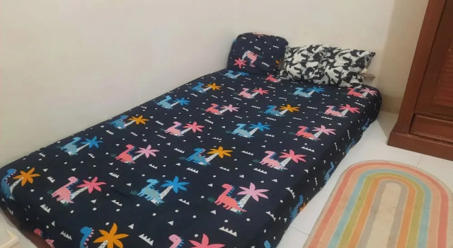 Standart oda OYO Life 93160 Kost Jenny Karawang