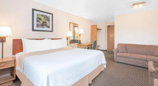 Номер Standard Days Inn by Wyndham West Rapid City
