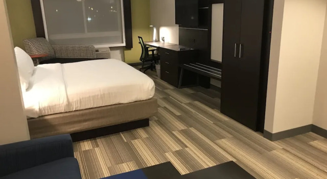 Номер Standard Holiday Inn Express Hotel & Suites Canton by IHG