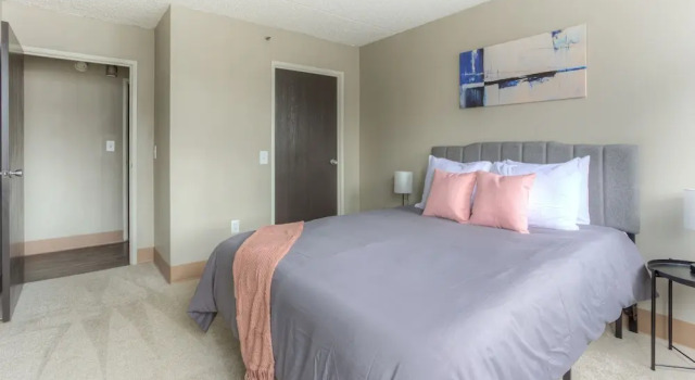FRONTDESK 1431 Washington Blvd Apts Downtown Detroit, Забронировать Отель Отели Детройта 3 звезды, рядом с TCF Center, 3*