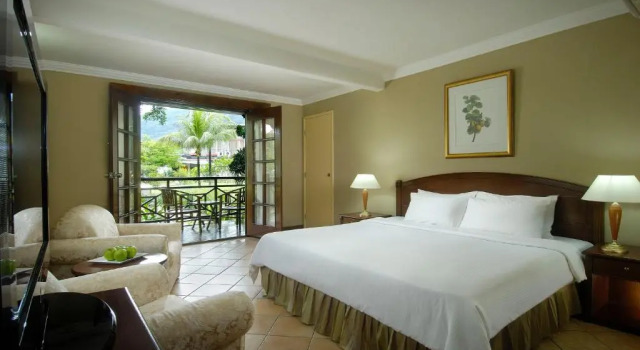 Двухместный номер Deluxe Berjaya Beau Vallon Bay Resort & Casino