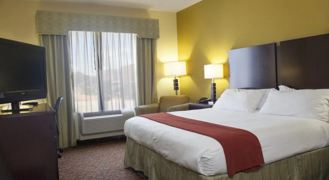 Люкс c 1 комнатой Holiday Inn Express Hotel & Suites Waller by IHG