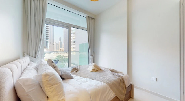 WelHome - Cozy 1BR With Private Balcony Steps From the Canal, Забронировать Апартаменты/квартира Даунтаун Дубай , рядом с Дубайский аквариум