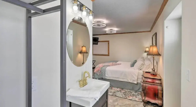 Апартаменты с 2 комнатами Regal River Retreat in the Heart of Yankton!