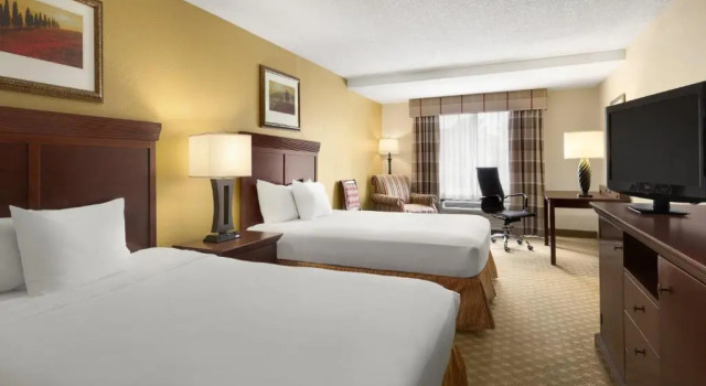Четырёхместный номер Standard Country Inn & Suites by Radisson, Atlanta Airport South, GA