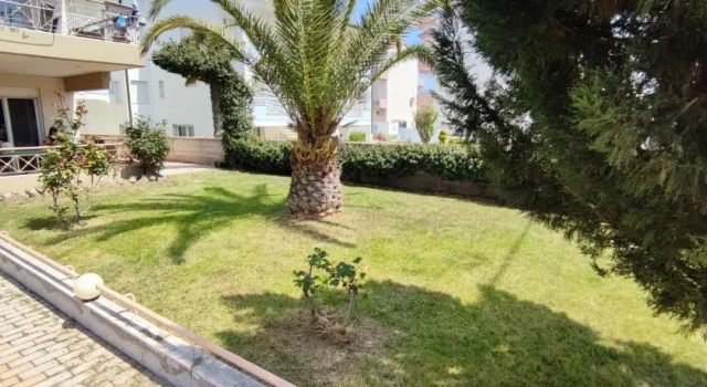 Апартаменты Lucy's next to sea apartment