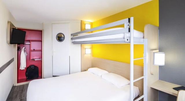 Четырёхместный семейный номер Standard greet hôtel Angoulême