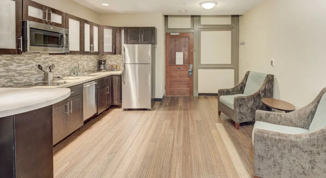 Люкс Цокольный этаж с 2 комнатами Staybridge Suites Baltimore - Inner Harbor by IHG
