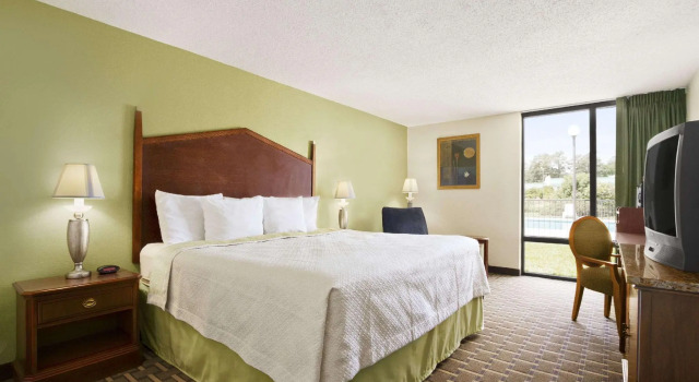 Двухместный номер Standard Days Inn by Wyndham Fayetteville-South/I-95 Exit 49