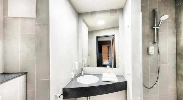Трёхместный номер Standard B&B Hotel Berlin-Airport