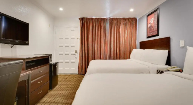 Четырёхместный номер Premium Vagabond Inn San Pedro