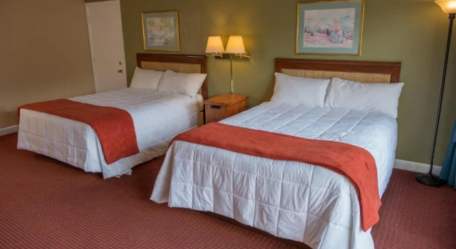 Четырёхместный номер Standard с видом на реку River Terrace Resort & Convention Center
