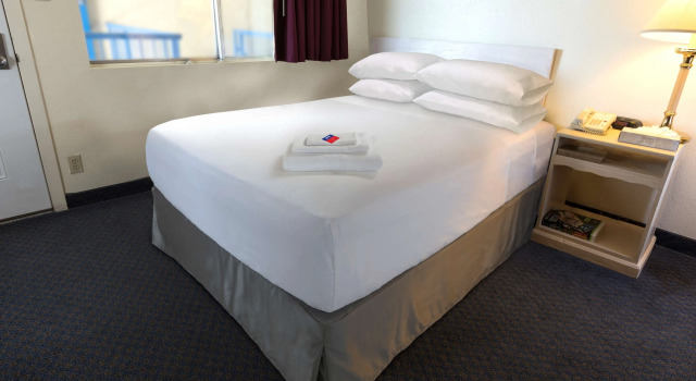 Четырёхместный номер Standard Americas Best Value Inn Holly Springs