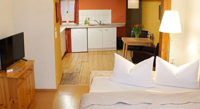 Ferienwohnung Im Damm, Prenota Appartamento Hotel a Garz con parcheggio, Parcheggio