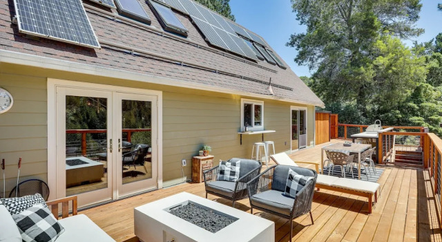 Unique Larkspur Cabin w/ Treetop Mountain Views!, Prenota Hotel San Rafael Marin County