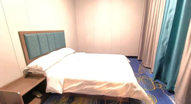 Люкс Four Seasons Sunshine Hotel Horgos