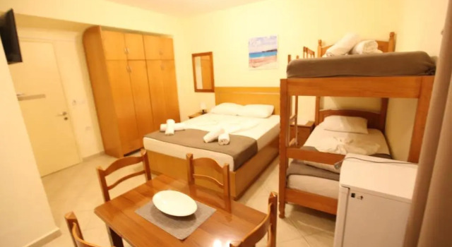 Четырёхместный номер Standard Prishtina Hotel Sarande