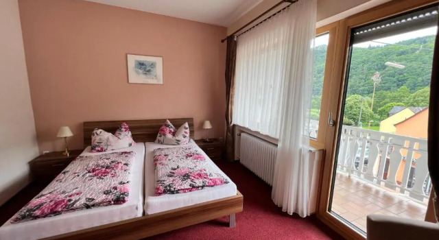 Hotel Zur Mosel, Забронировать Отель Отели Мозеля - Германии с питанием, Пансион