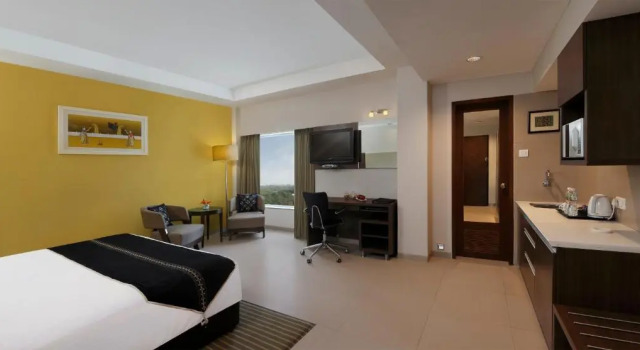 Номер Executive Grand Mercure Vadodara Surya Palace