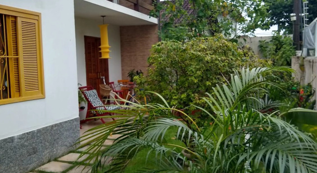 Hostel casa amarela, Забронировать Хостел Отели в центре Риу-даз-Острас, в центре