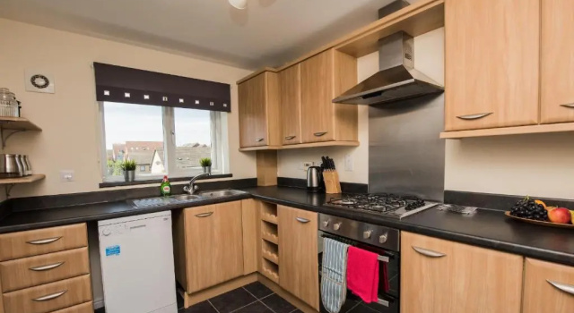 Коттедж 6-bedroom Contractor House with 6 bathrooms, Free WiFi and Parking - Kennedy House by Your Lettings Peterborough