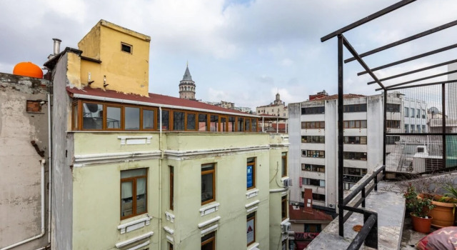 Dreamy Duplex Flat With Terrace Near Galata Tower, Забронировать Апартаменты/квартира Бейоглу Стамбул, рядом с Галатасарайский лицей
