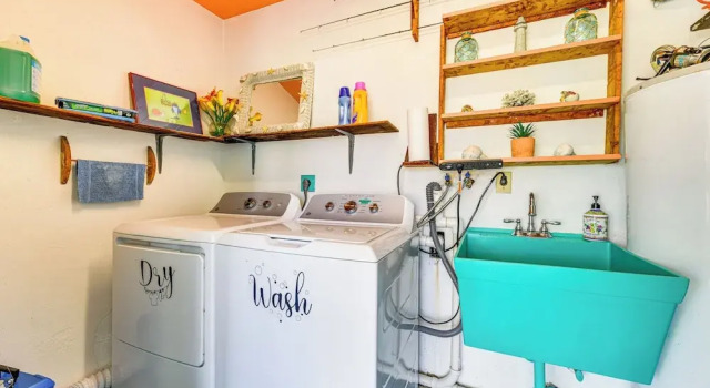 Pet-friendly Bradenton Home ~ 3 Mi to Cortez Beach, Boek Hotel Cortez Florida
