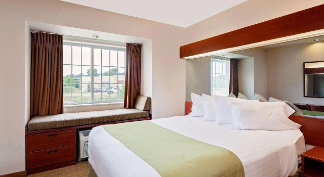Люкс Deluxe Microtel Inn & Suites by Wyndham Wellsville