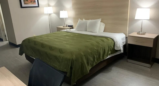 Двухместный номер Standard с балконом Quality Inn Airport East