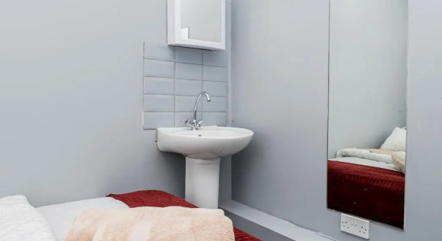 Номер Economy Shirley house 2, Self Catering Guest House, Self Check in, Smart locks, 10 min Walk to Southampton General, Aspire and Princess Anne Hospitals, Access to Fully Equipped Kitchen, Excellent Transport Links, Ideal for Longer Stays and Hospital Shifts