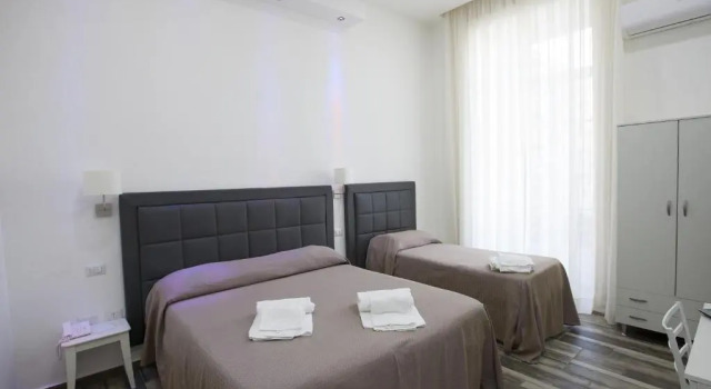 Трёхместный номер Standard Napoli Garibaldi Square