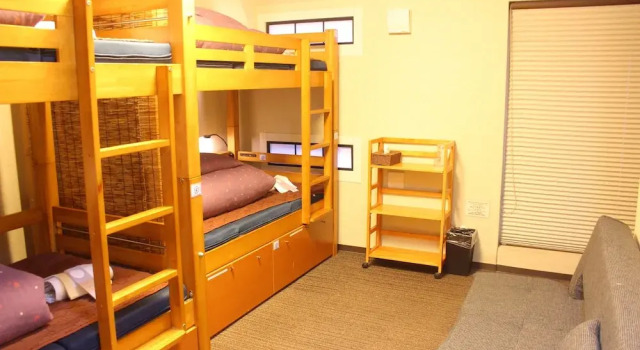 Кровать в общем номере с балконом Ks House Tokyo Oasis - Quality Hostel in Asakusa