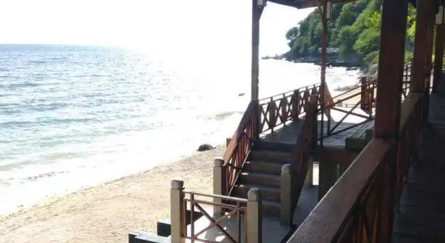 century beach resort gorontalo, Book Resort Hotels in Sulawesi with Parking, Parking
