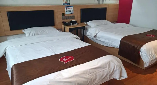 Двухместный номер Standard Thank Inn Hotel He'nan Kaifeng Weishi County Health Road