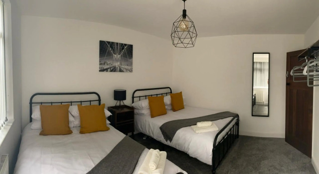 Bessie House Free Parking City of Doncaster Racecourse Wild Life Park airport keepmoat A1&M18, Забронировать Отель Донкастер Южный Йоркшир, рядом с Аутлет-центр Lakeside Village