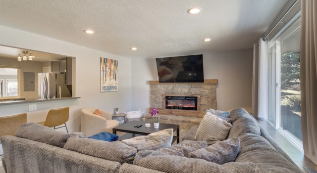 Bbq, Hot Tub, Patio, Sunroom + Games!, Buchen Sie Ferienwohnung Arvada 