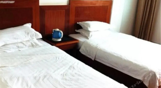 Golden Lake Hotel